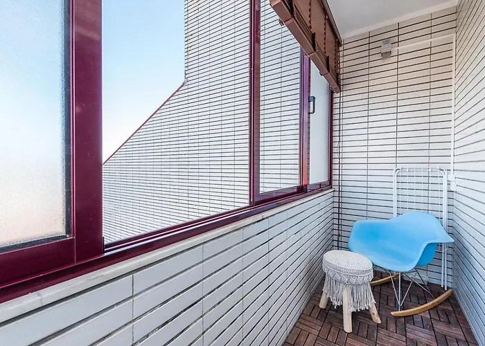 Guestready - Red Stripes